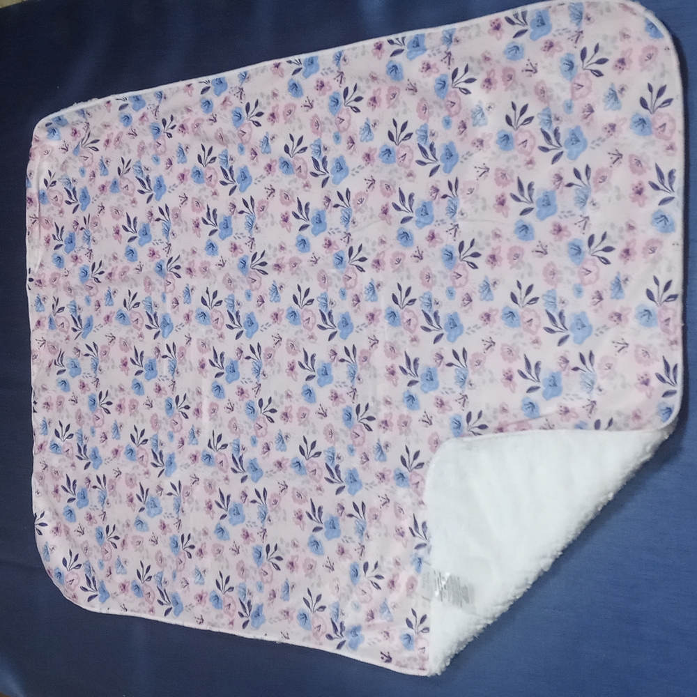 (NEWBORN/INFANT) BETTY & BOB (1) REVERSIBLE RECEIVING BLANKET